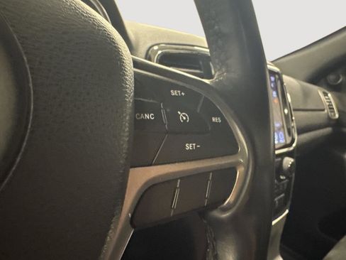 Used 2019 Jeep Grand Cherokee Altitude AWD/4WD image 19