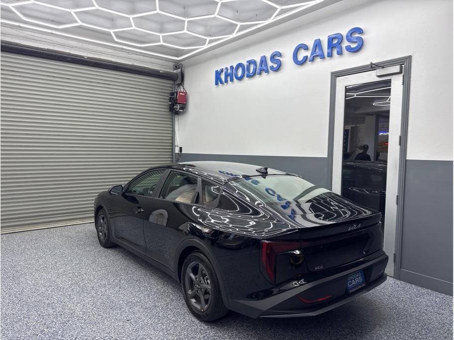 Used 2025 Kia K4 FWD image 3