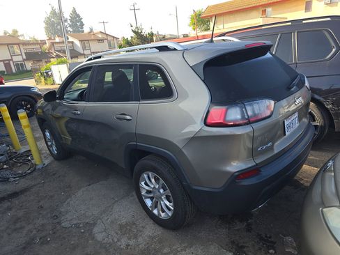 Used 2019 Jeep Cherokee Latitude w/ Popular Appearance Group image 6