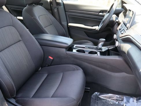 Used 2024 Nissan Altima 2.5 SV FWD image 26