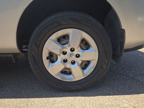 Used 2011 Nissan Rogue S FWD image 16