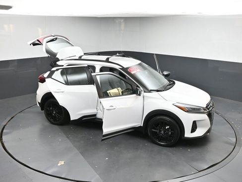 Used 2021 Nissan Kicks SR w/ SR Premium Package image 48