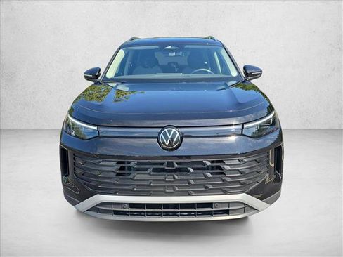 Used 2025 Volkswagen Tiguan S image 8