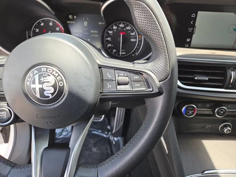 Used 2022 Alfa Romeo Stelvio Ti AWD/4WD image 35