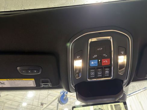 Used 2024 Jeep Grand Cherokee Limited w/ Luxury Tech Group II image 24