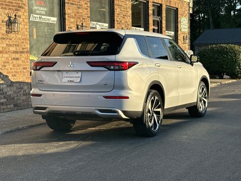 Used 2022 Mitsubishi Outlander SE image 5