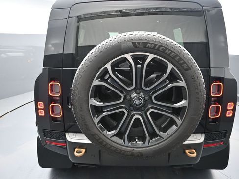 Used 2025 Land Rover Defender 110 AWD/4WD image 34