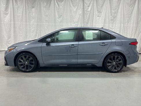 Used 2025 Toyota Corolla SE w/ SE Premium Package image 4