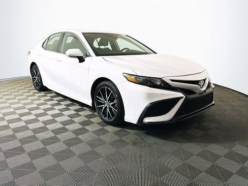 Certified 2024 Toyota Camry SE image 1