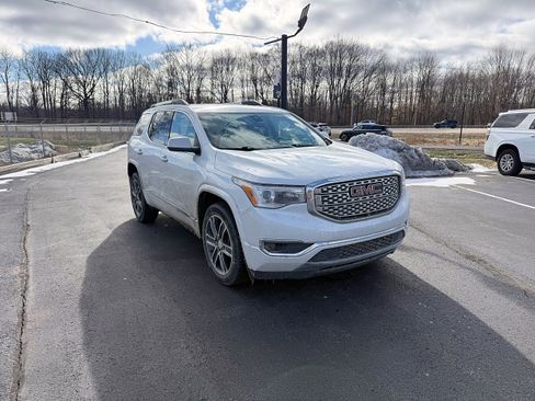 Used 2019 GMC Acadia Denali w/ Technology Package image 3
