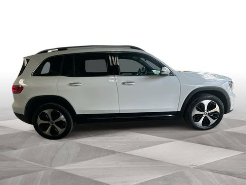 Used 2025 Mercedes-Benz GLB 250 4MATIC w/ Exclusive Package image 9