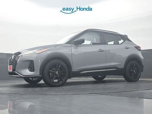Used 2024 Nissan Kicks SR w/ SR Premium Package FWD image 29