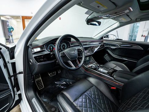Used 2023 Audi S8 AWD/4WD image 32