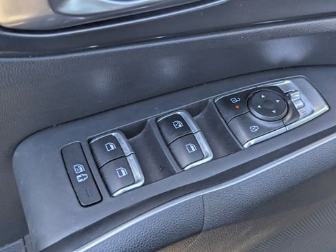 Used 2024 Kia Sorento S image 22