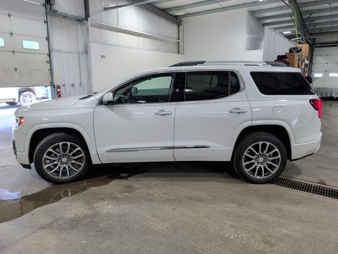 Used 2023 GMC Acadia Denali w/ Denali Ultimate Package AWD/4WD image 5