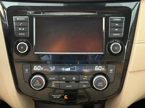 Used 2019 Nissan Rogue SV FWD image 25