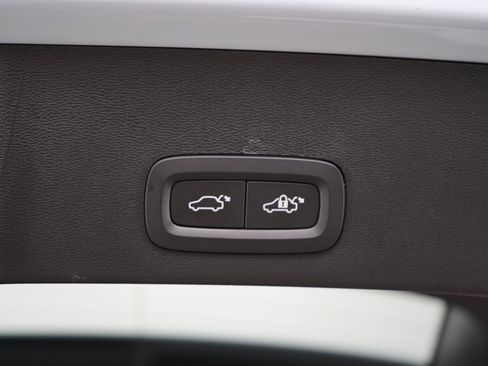 Used 2025 Volvo XC40 B5 Plus AWD/4WD image 17