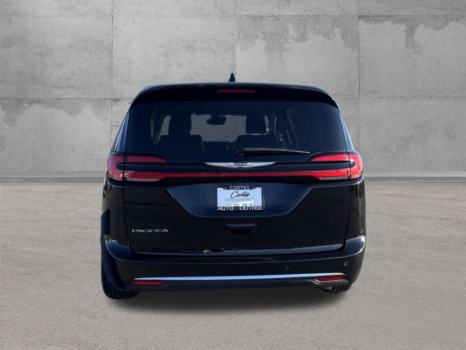 Used 2024 Chrysler Pacifica Touring-L FWD image 8