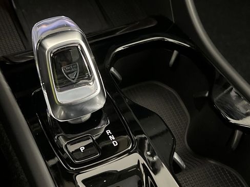 Certified 2025 Volvo XC40 B5 Ultra w/ Protection Package image 22