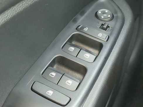Used 2025 Hyundai Venue SEL FWD image 21