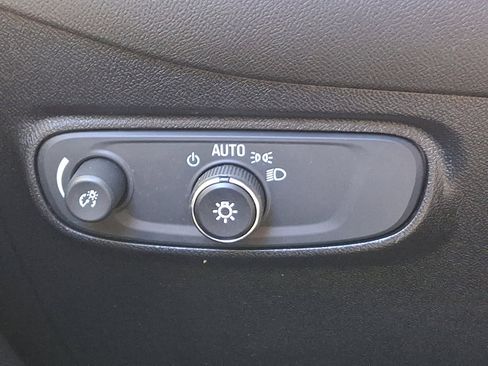 Used 2019 Chevrolet Equinox LT image 23