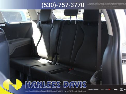 New 2026 Kia Carnival EX image 16