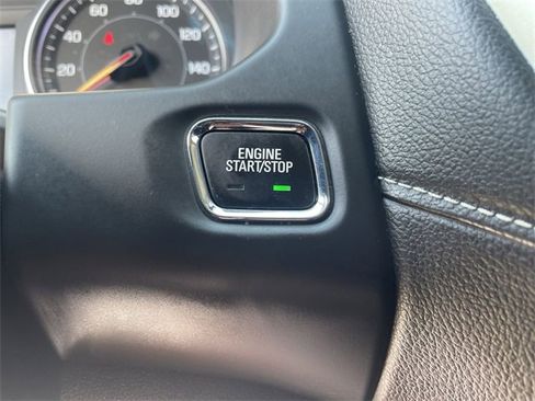 Used 2023 GMC Acadia SLT image 17