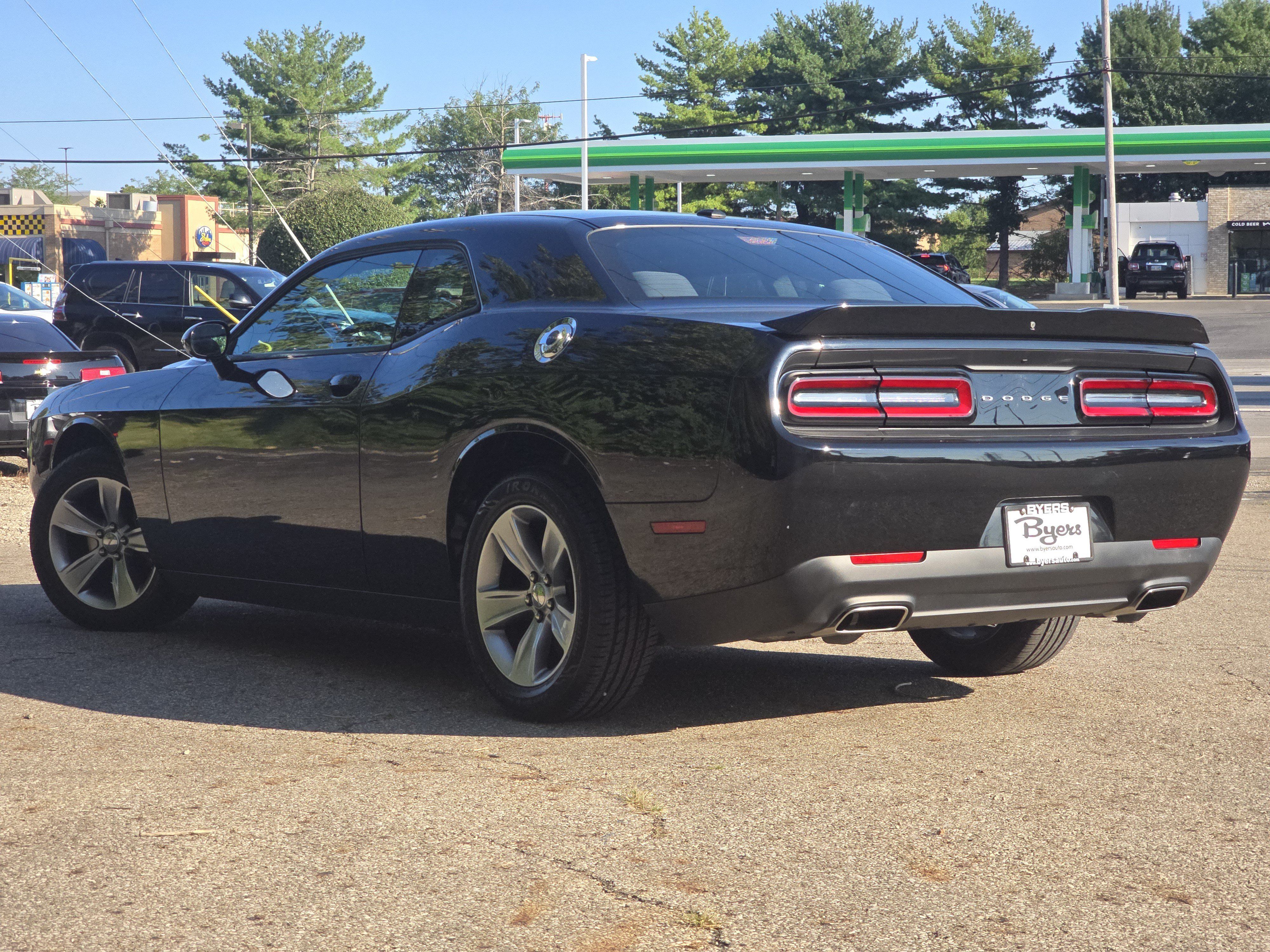 Used 2019 Dodge Challenger SXT RWD image 5