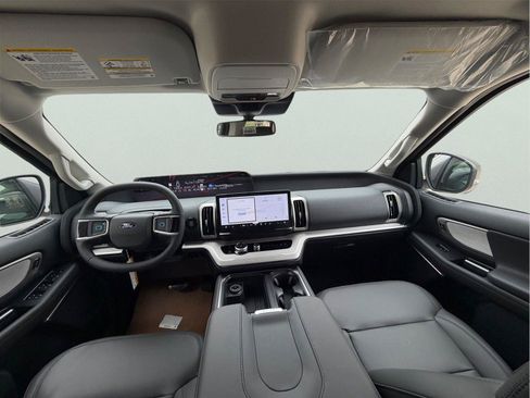 New 2026 Ford Expedition Active RWD image 4