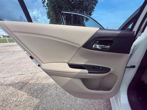 Used 2017 Honda Accord Touring image 13