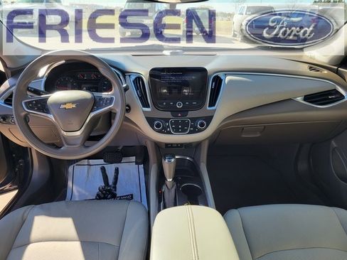 Used 2019 Chevrolet Malibu LT image 16