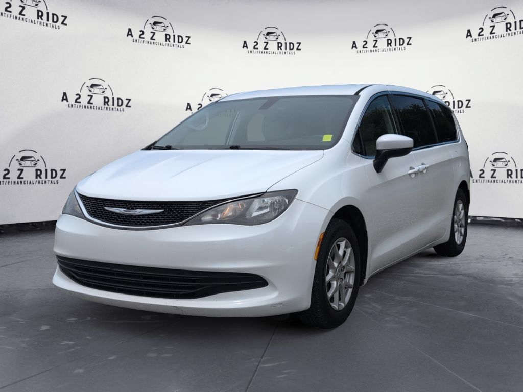 Used 2017 Chrysler Pacifica Touring FWD image 3
