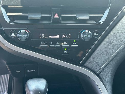 Used 2022 Toyota Camry SE FWD image 23