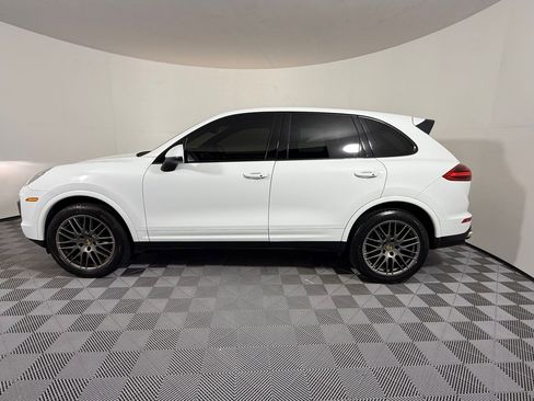 Used 2017 Porsche Cayenne Platinum Edition AWD/4WD image 2