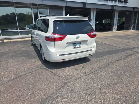 Used 2017 Toyota Sienna Limited Premium FWD image 14