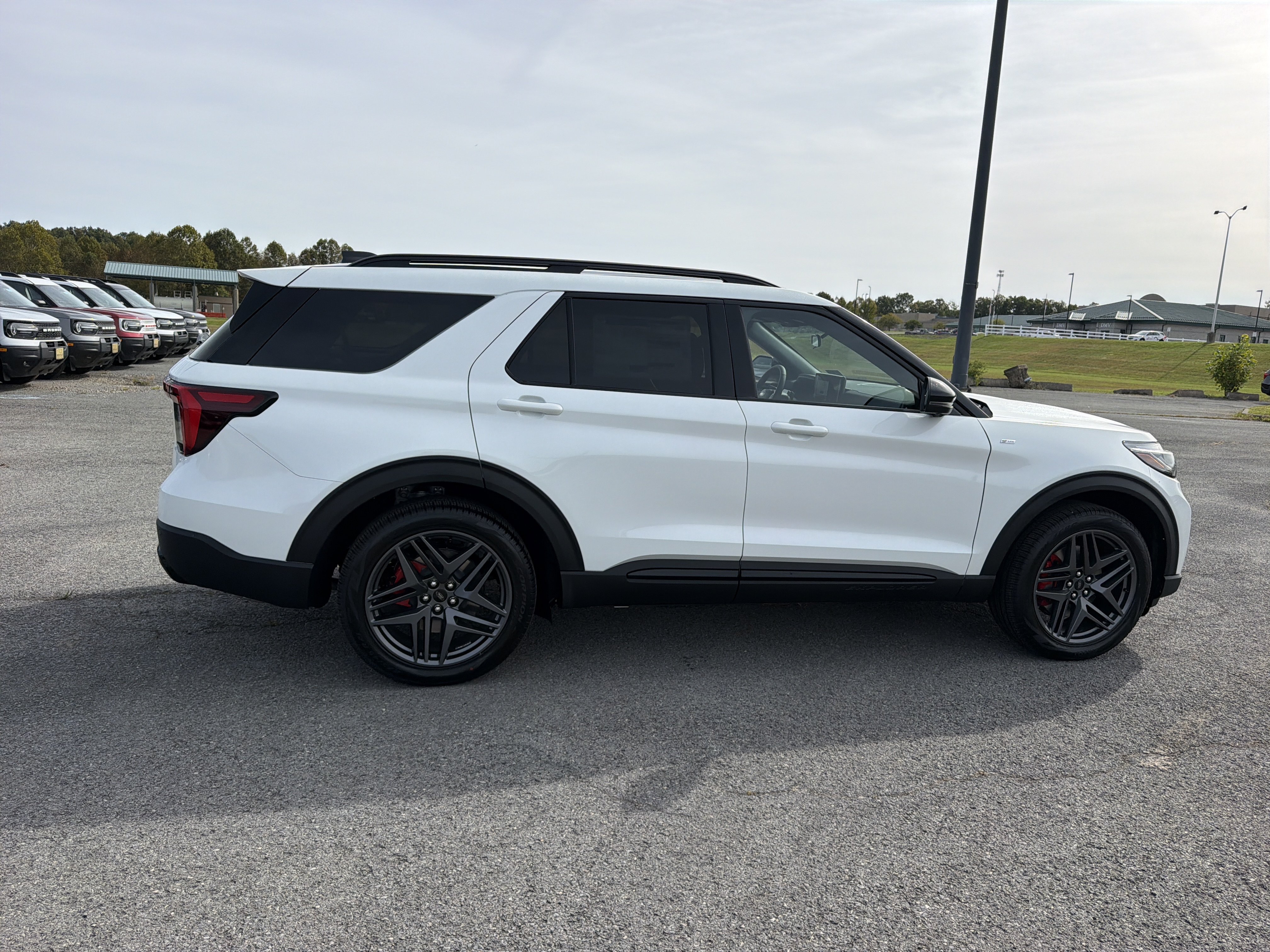 New 2027 Ford Explorer ST-Line w/ ST-Line Street Pack AWD/4WD image 3