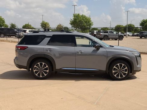 New 2026 Nissan Pathfinder Platinum w/ Accent Package FWD image 4