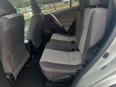 Used 2013 Toyota RAV4 LE image 17