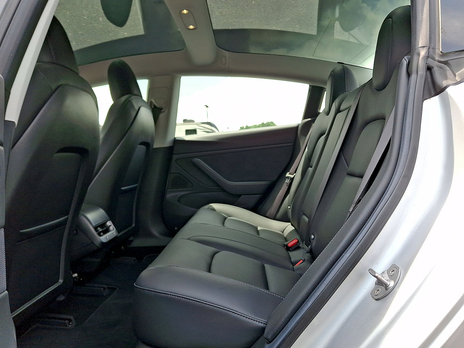 Used 2018 Tesla Model 3 Long Range RWD image 19
