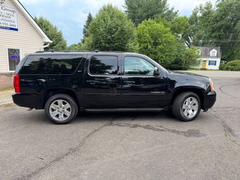 Used 2014 GMC Yukon XL SLT w/ SLT-2 Equipment Package AWD/4WD image 8