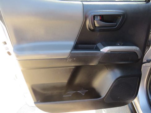 Used 2017 Toyota Tacoma SR5 w/ Tow Package image 20