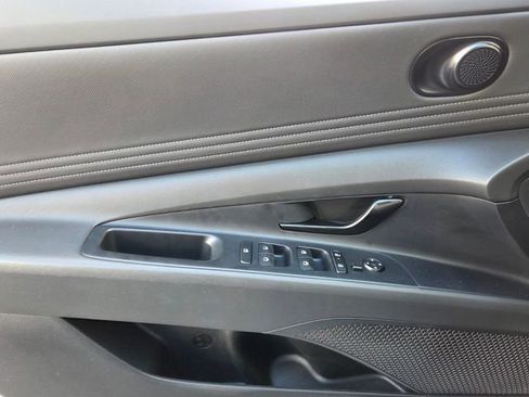 Used 2025 Hyundai Elantra Sport FWD image 28