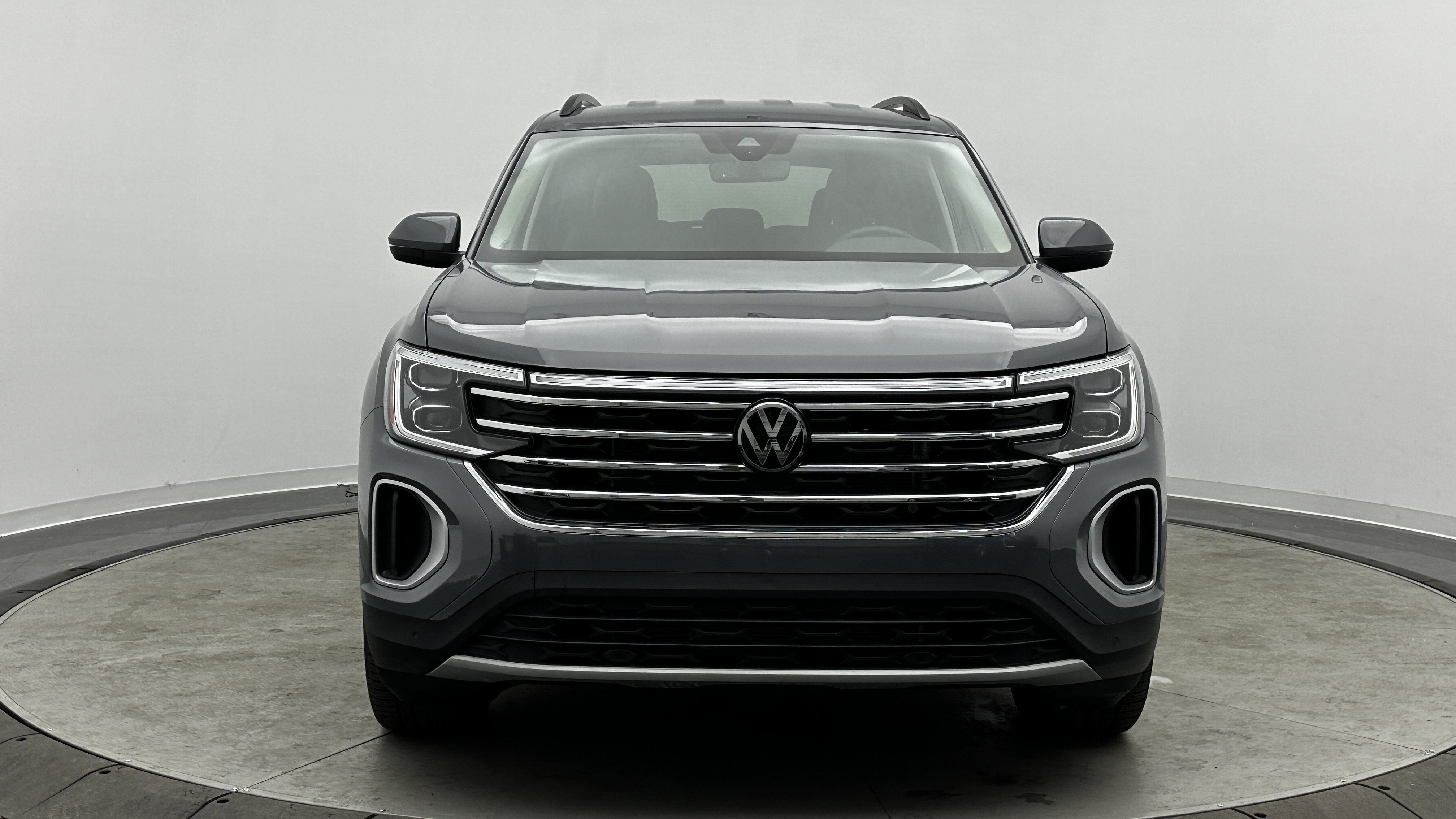 Used 2026 Volkswagen Atlas SE AWD/4WD image 2