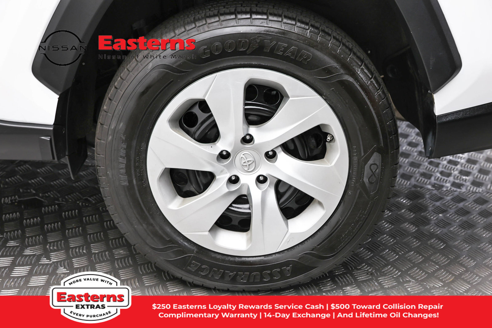Used 2023 Toyota RAV4 LE AWD/4WD image 8