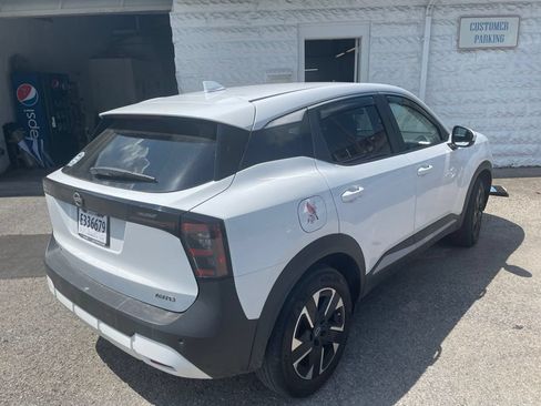 Used 2025 Nissan Kicks SV AWD/4WD image 4