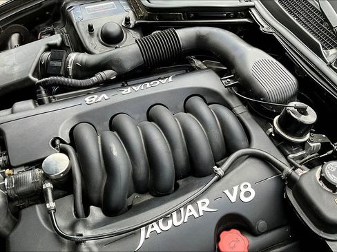 Used 1998 Jaguar XK8 Convertible RWD image 28