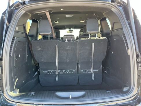 Used 2025 Chrysler Pacifica Select w/ Uconnect Theater Family Group FWD image 30