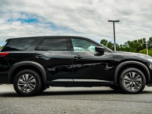 Used 2025 Nissan Pathfinder S FWD image 5