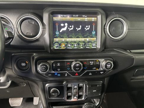 Used 2022 Jeep Wrangler Unlimited Sahara AWD/4WD image 13