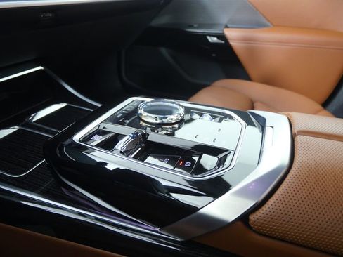 Certified 2025 BMW 740i image 28